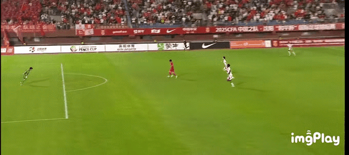 U16国少帅维浩打丢了一个不可思议的空门球，可能大家都认为这球很简单，可仔细分析