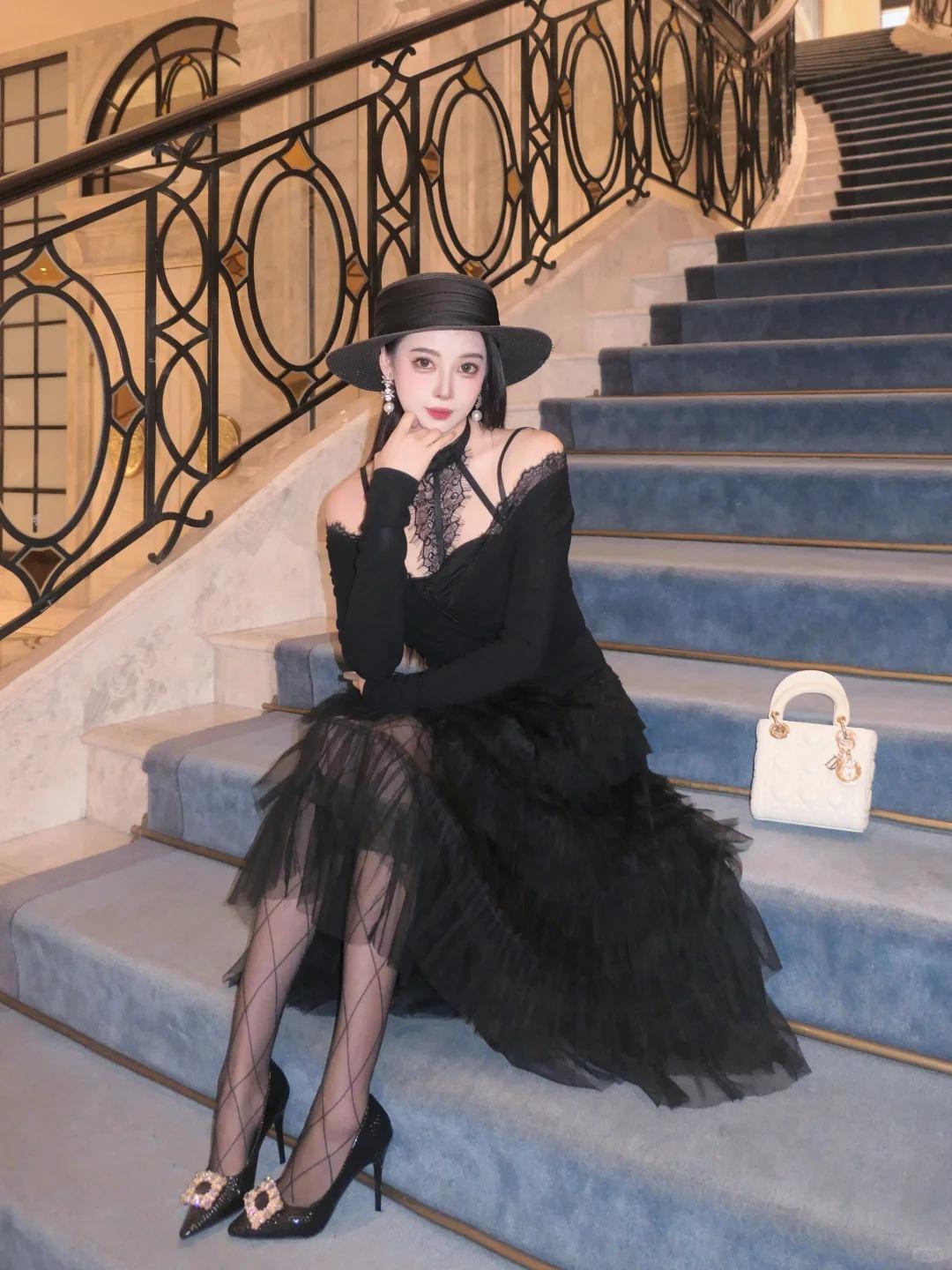 黑天鹅🦢allblack也可以很仙色系：黑搭配：黑色蛋糕裙➕菱格黑丝
