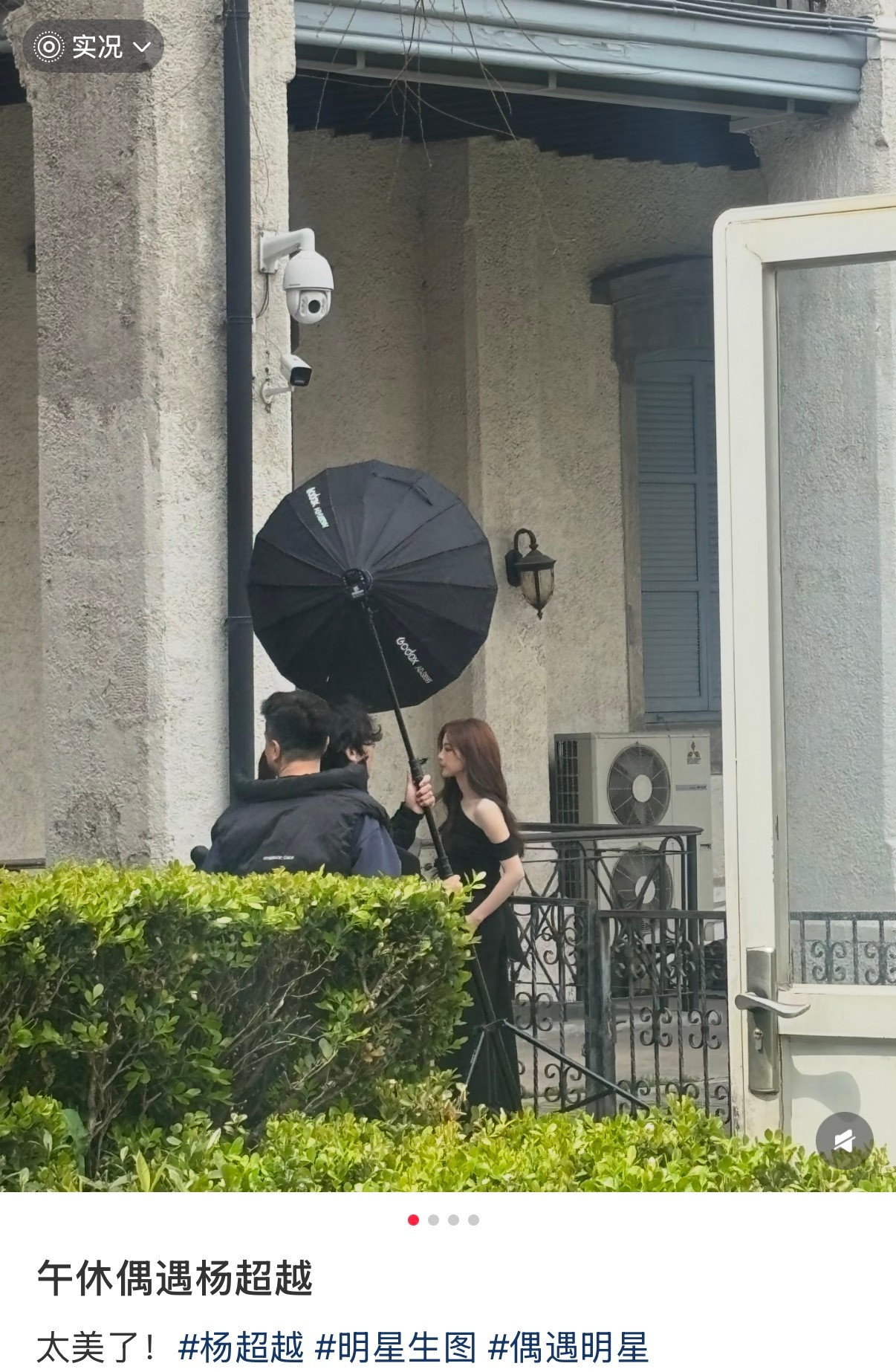 杨超越网友在上海徐家汇偶遇杨超越拍摄高糊也挡不住的美，小头小脸太优越了上海徐家