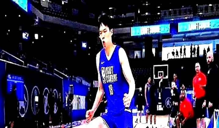中国篮球圈炸锅了！NBA选秀专家RafaelBarlow最新爆料：青岛新星