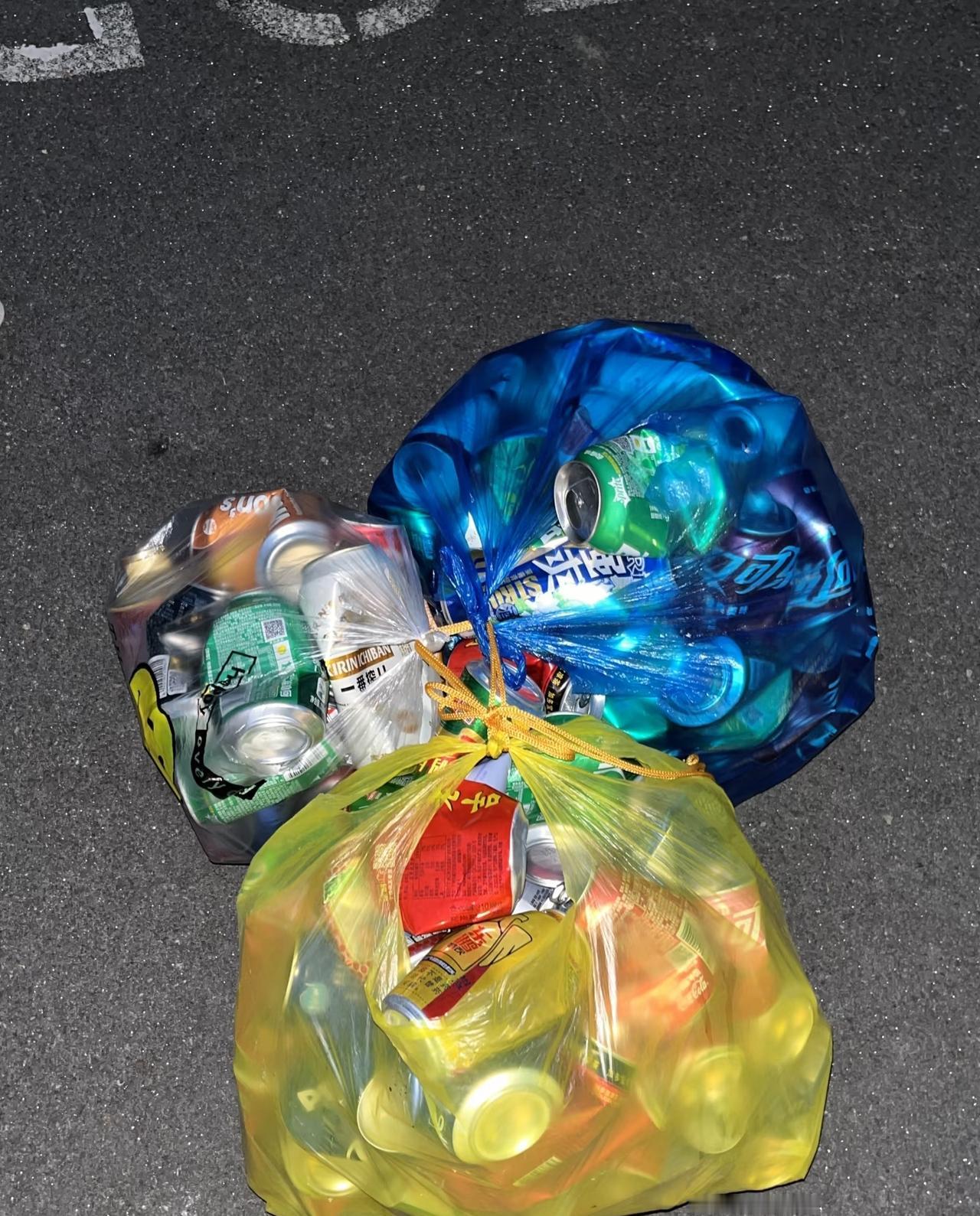 千万别小看公司里那个卖瓶子的阿姨，前阵子我差点把她开了，但后来我真的犹豫了。