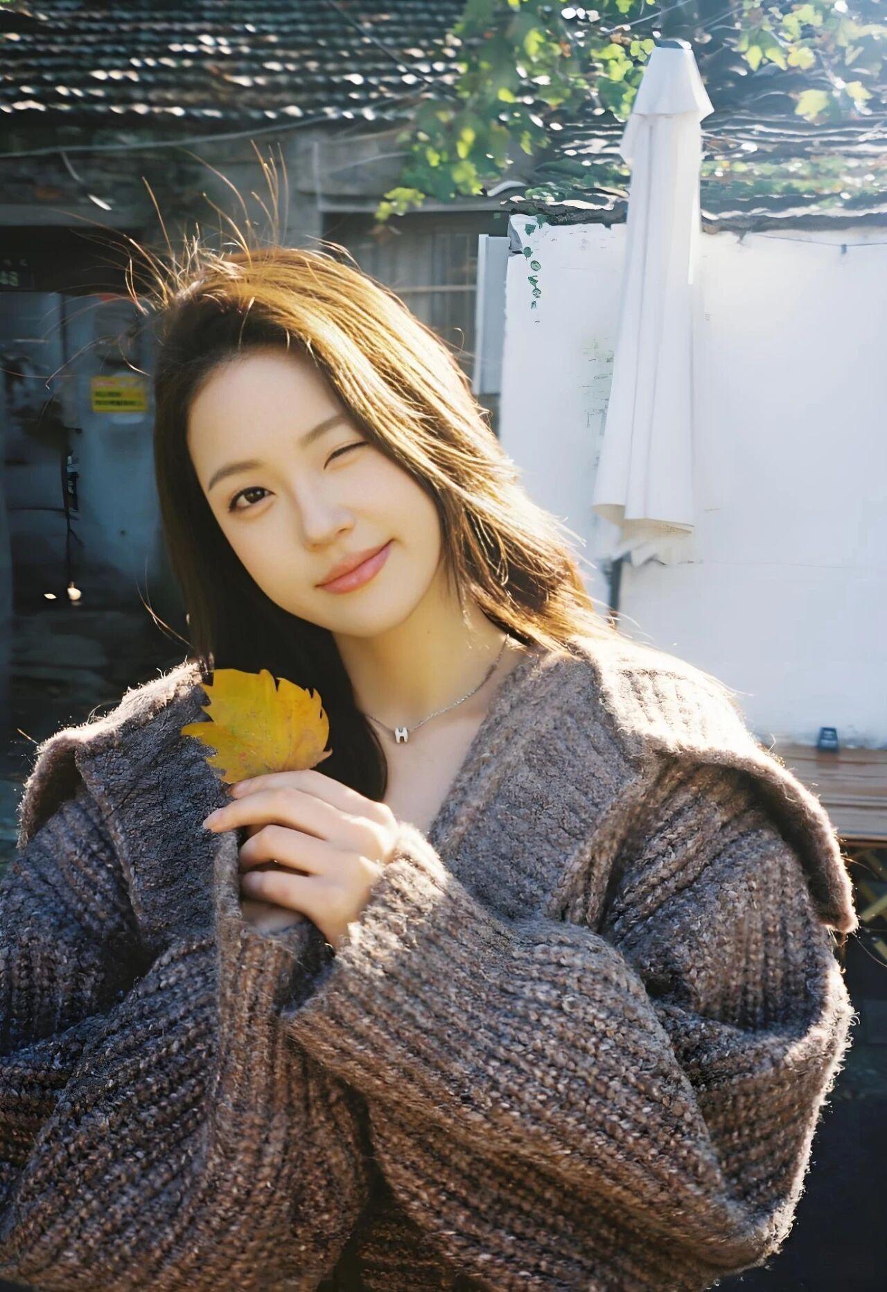 向你眨眼的美女是不是你最喜欢的呢？