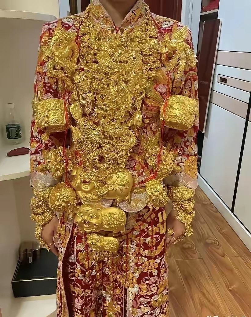 以现在的金价，这一身值多少钱​​​
