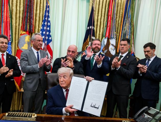 为了访华，美国忍了！4月19日，根据知情人士透露，美国内部正在就是否下令派出