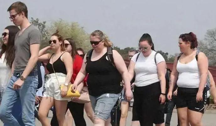 在美国，如果你看到一些身体很肥胖，屁股很大，全身都是肉的人，基本上可以确定，那一