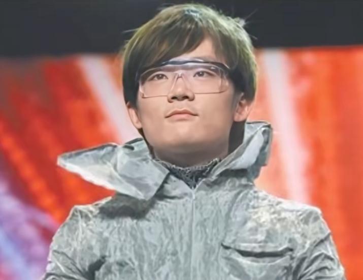 能让马斯克震惊的中国90后年轻人，一定非卢驭龙莫属！这位高中学历的年轻人，带着