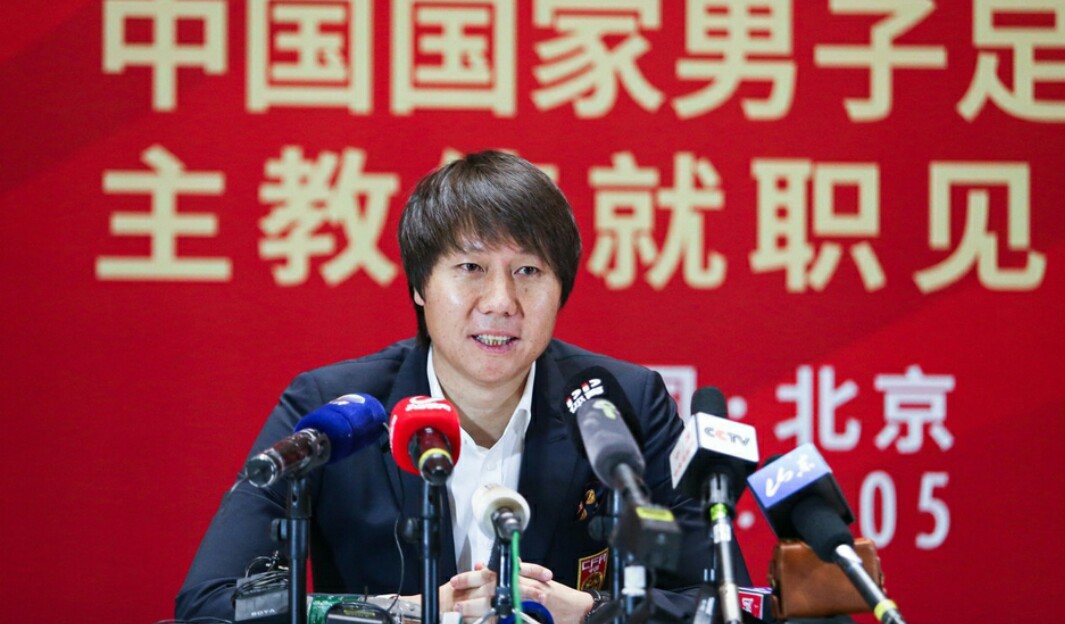 安东尼奥这个532战术比李铁带国足532战术如何？李铁是靠埃尔克森+武磊打反击，安东尼奥是靠张玉宁+