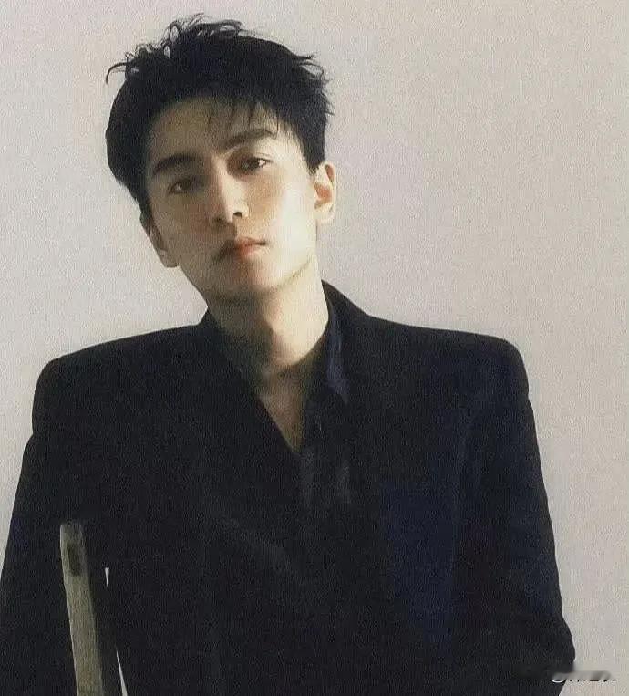 有人说，内娱只谈85花，为什么不谈85生呢，其实原因就是85后的男演员各有赛道。