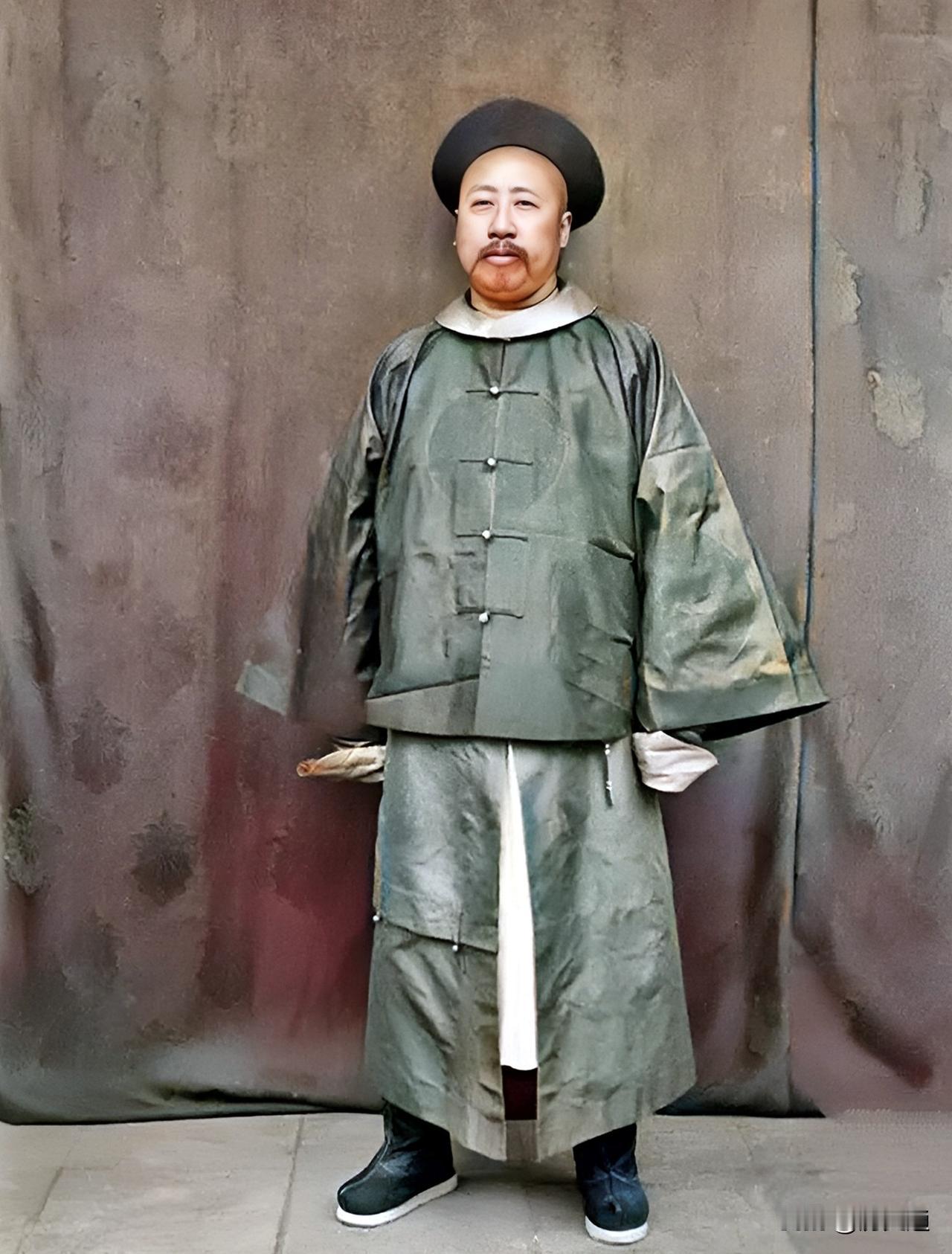 这位传有一米八八的武将天生神力，喜好习武。他就是草莽武夫蜕变为封疆大吏的张曜。1
