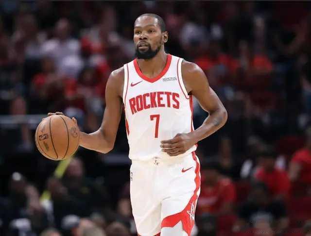 杜兰特的生涯总得分有没有可能超越科比？目前，杜兰特以30972分位居NBA历史第