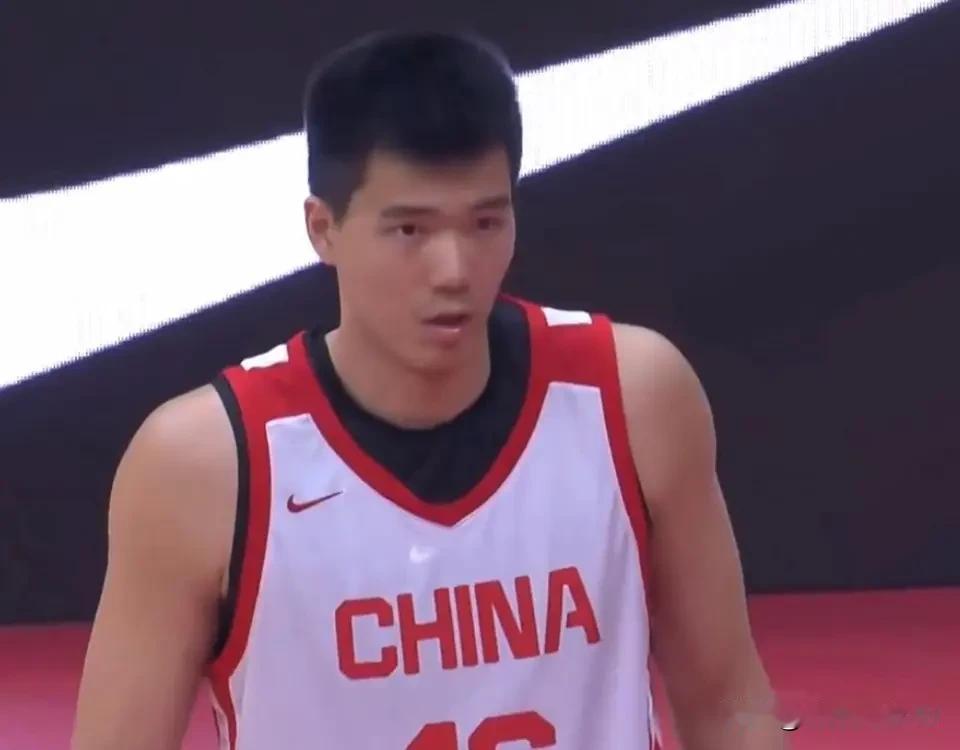 中国男篮77：84新西兰，本场比赛重点表扬两名中国球员中国男篮77‑84不