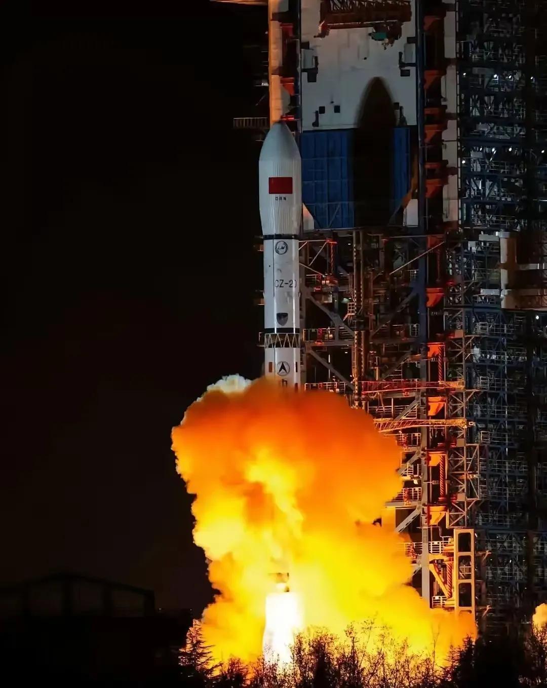 热烈祝贺！两箭发射成功！3月13日凌晨，我国在海南商业航天发射场和西昌卫星发