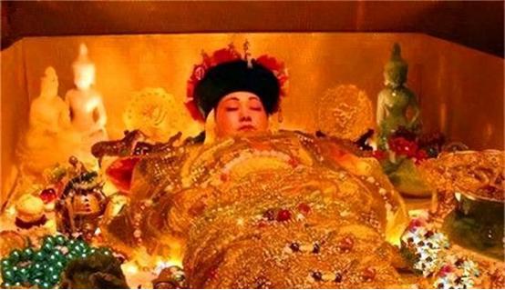 野史：慈禧临死前一刻，太监看她马上不行了，赶紧给她喝了一碗王八汤，吊着最后一口气