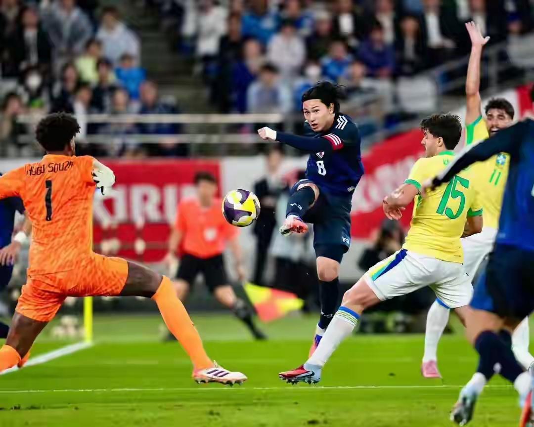 日本队确实是亚洲足球的领军者，不得不服……！1：日本队2-2巴拉圭，3-2击