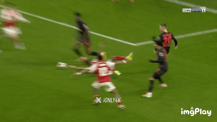 阿森纳最后时刻靠着马杜埃凯造的点球绝平了，不少球迷惊呼，好家伙，这是裁判力保阿森