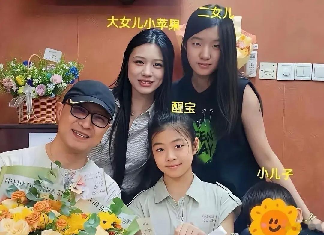 章子怡把醒醒抚养权给汪峰是对的！汪峰最近采访中，谈到了二女儿汪璟怡，她看中了几件