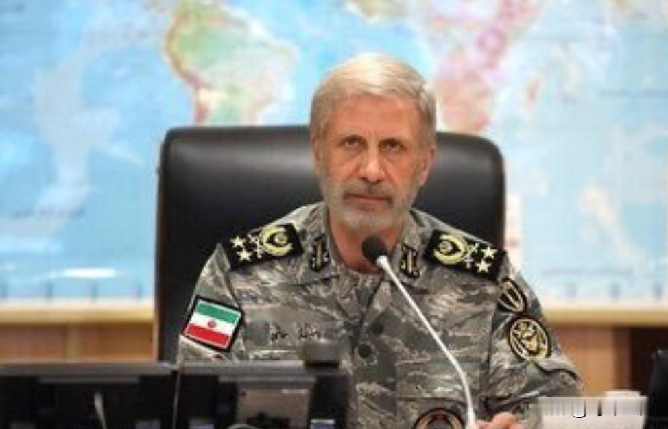 曾有分析家盼望伊朗军方接管政府。而今，伊朗武装部队总参谋长阿米尔·哈塔米发