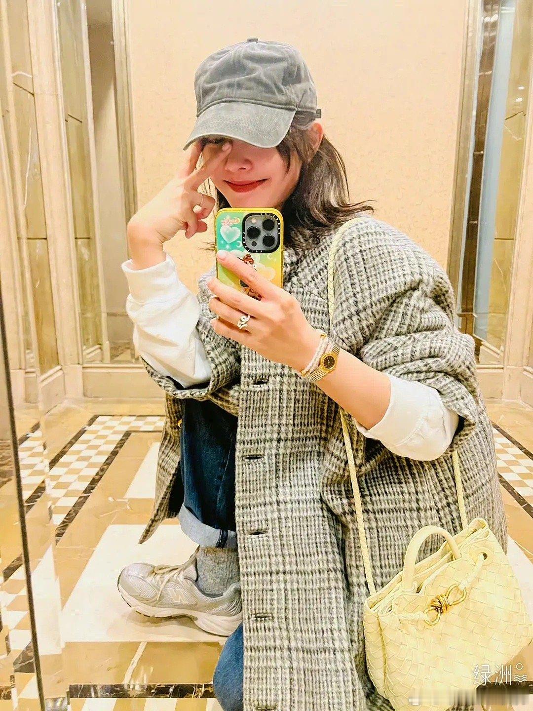 白百何首晒二胎儿子白百合当年要是没那新闻，现在得是什么咖位了刷🧣看到她唱北京电
