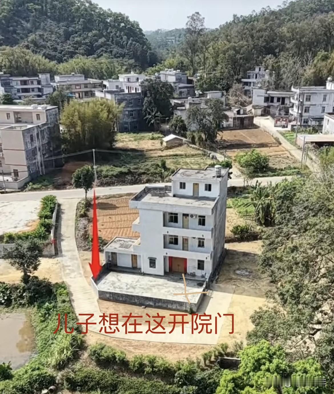 儿子想把院门开在前面，父亲最后把院门开在侧面。父亲为何要把院门开在侧面吗⁉️