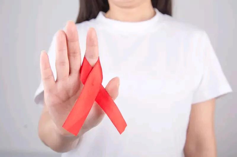 四川省发现首例艾滋病HIV-2女感染者。人类免疫缺陷病毒分HIV-1和H