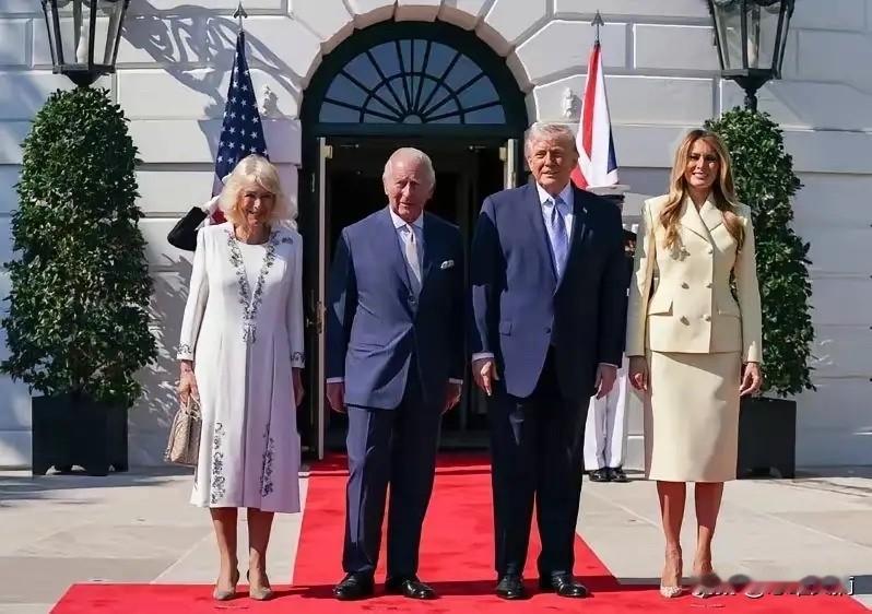 都说特朗普嘴巴厉害，谁也别想占便宜。直到他碰上英国来的这位77岁的“老国王”，