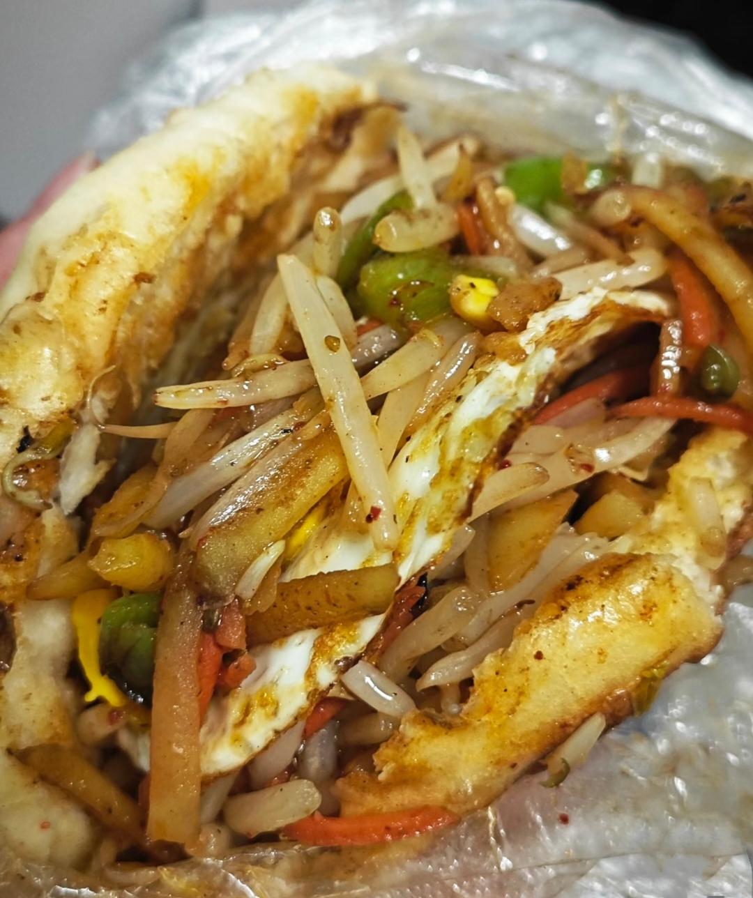 现在的家长可真够心酸的前几天刷到一个视频有个姐妹边吃烧饼边说你说现在的孩子