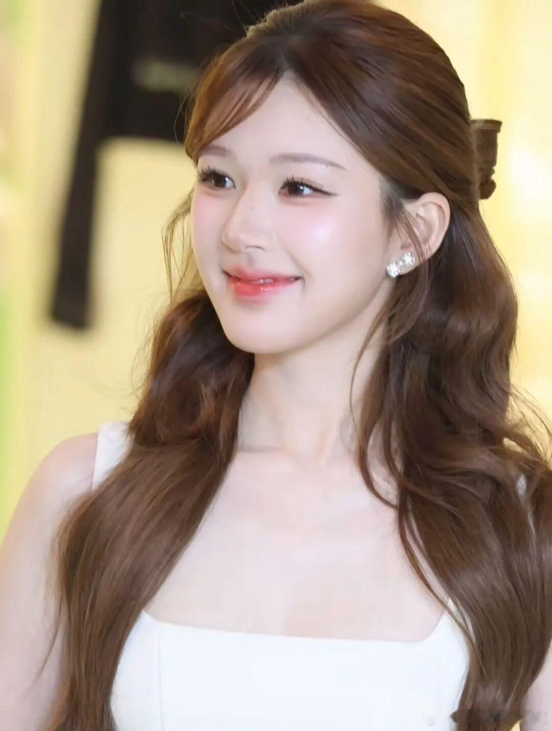 🍉赵露思她确实要进组了，职场剧，她还挺珍惜这次机会，停了好久没拍戏，这次很跃跃