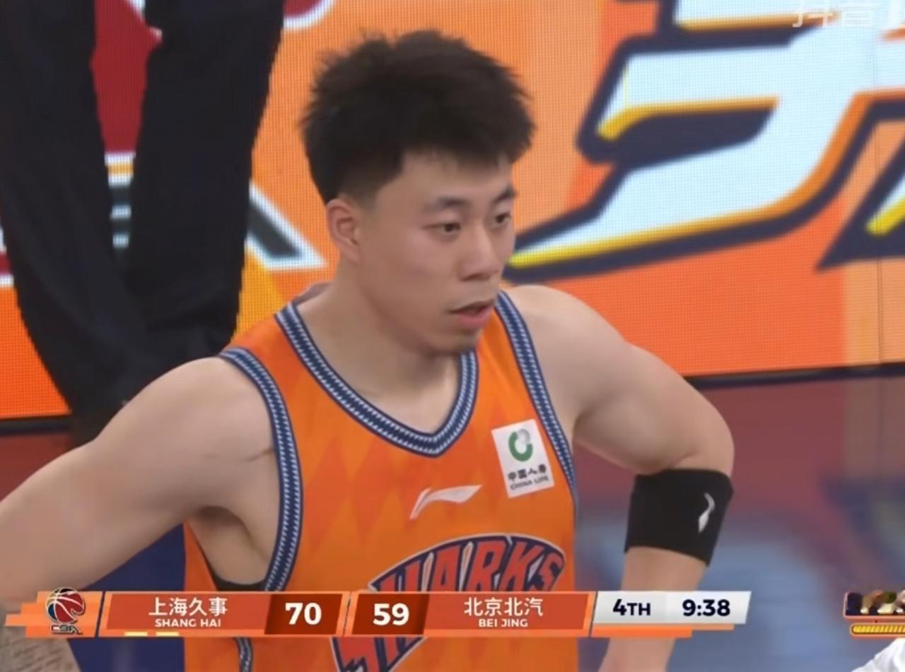 CBA季后赛上海主场87：82战胜了北京，拿到了半决赛开门红，上海赢得相当凶险，