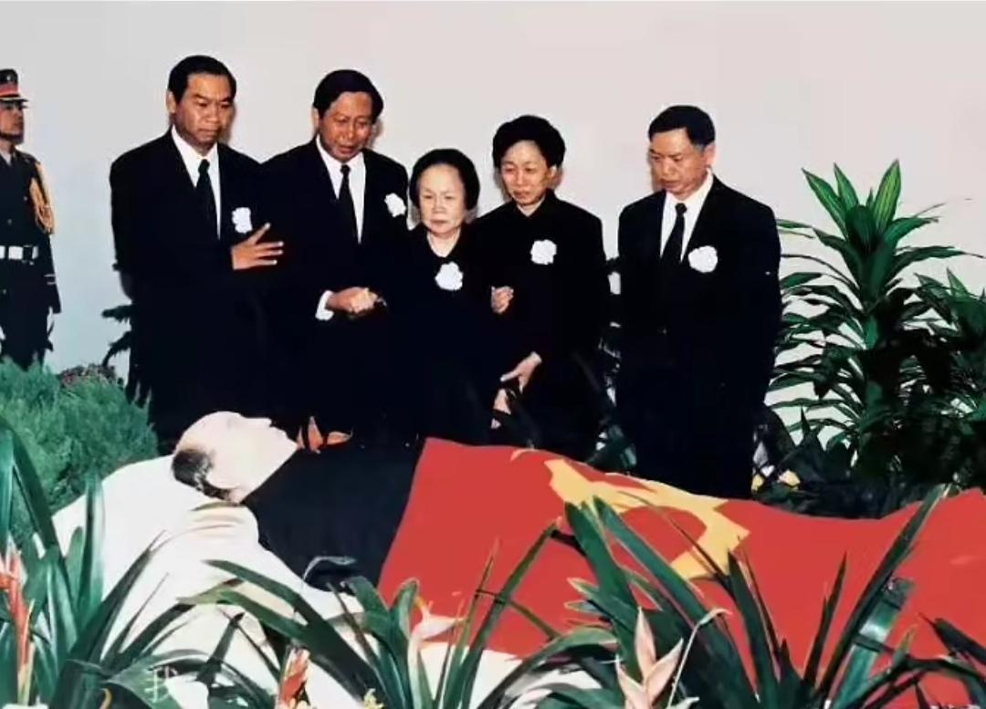 1997年4月26日，是一个无比悲伤的日子，共和国送走了首任北京市委书记，全国人