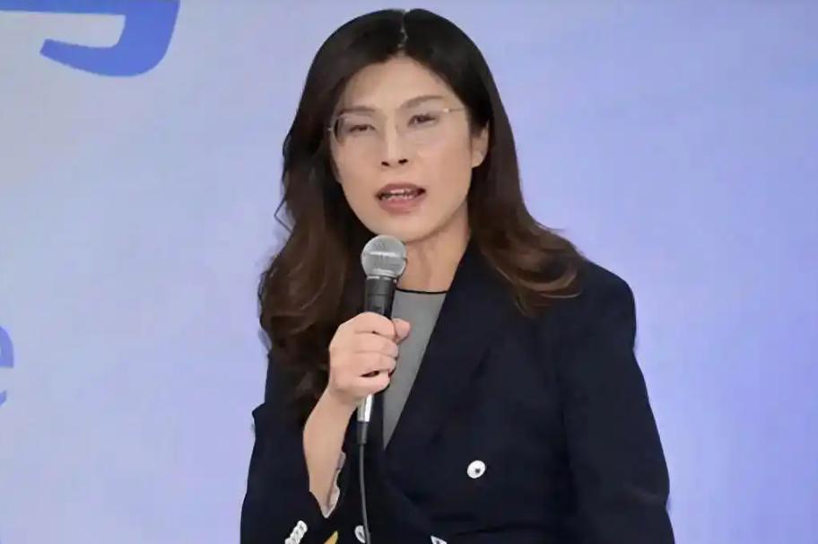 国台办灵魂一问：两岸的事，什么时候轮到外人管了？18岁，她站在台北街头，对着
