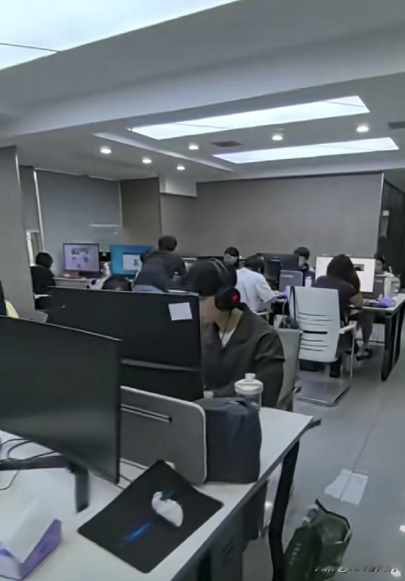 今天跟市场部面试,部门负责人看候选人是86年出生的,有意无意的问了一句“这个年龄