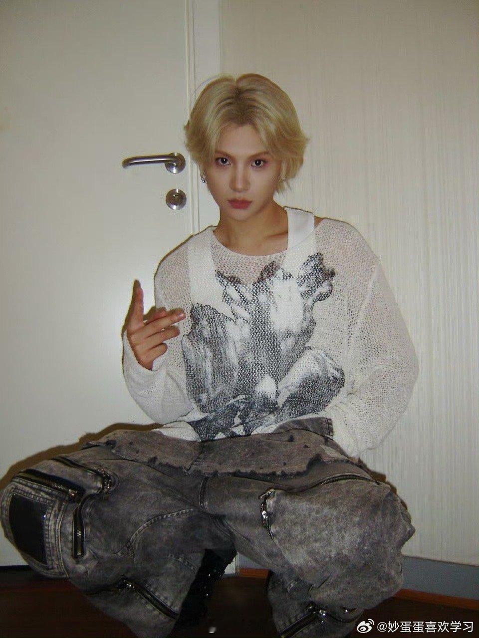 黄明昊辉姑娘住阁楼合理太好了是泥塑我们有救了哈哈哈哈哈哈哈哈​​​