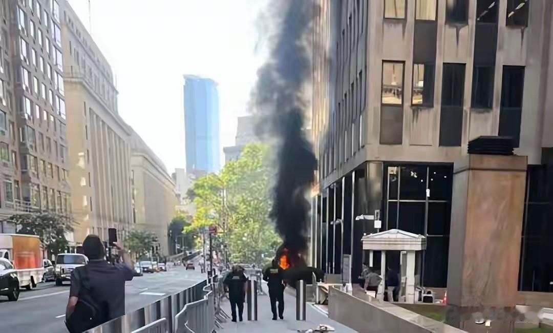 纽约发生恐怖袭击！现场传出爆炸声！联邦大楼被纵火焚烧！2026年7月2