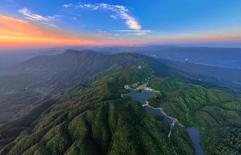邵阳添世界级名片！雪峰山入选第二批“世界旅游名山”11月11日，2025国
