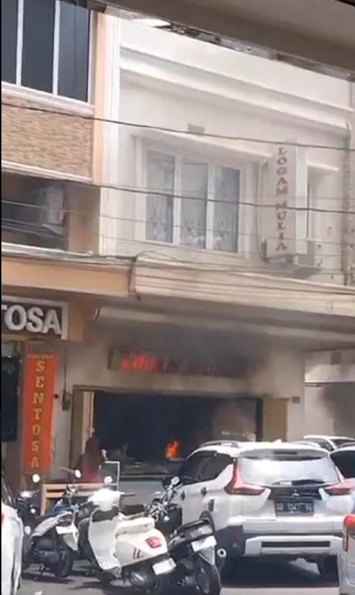 印度尼西亚的城市望加锡（乌戎潘当）繁华的松巴奥普黄金区TokoLogamM