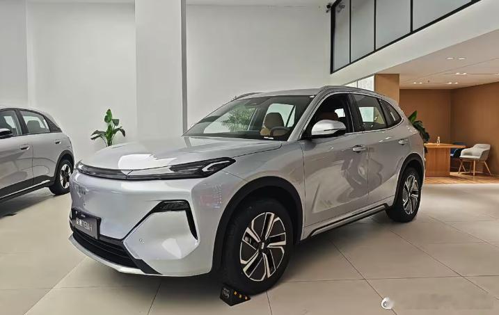 这么快吗？有网友已经在店里看到2026款星舰7实车了～！销售说入门版纯电续航是1