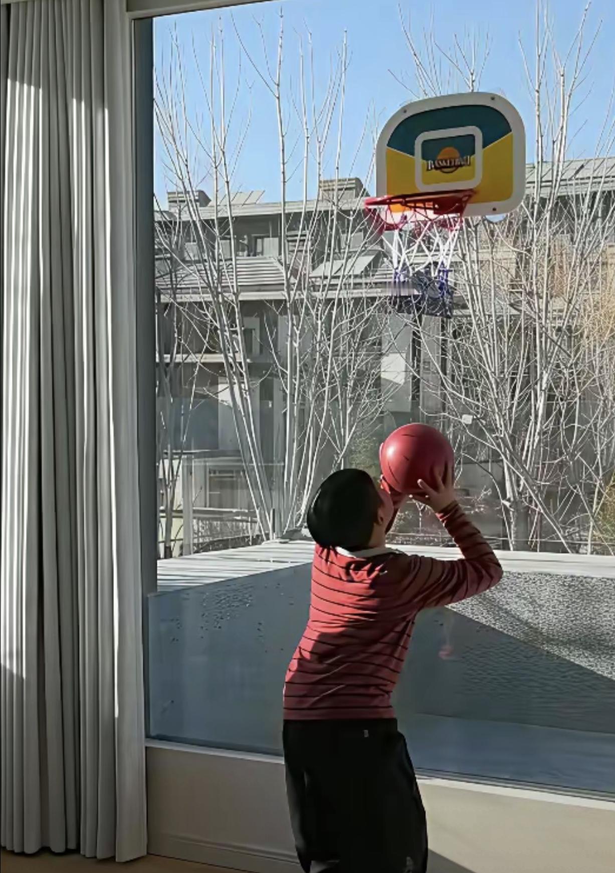 姐姐们家人们，大家看，李律今年这个年，是真的过到心坎儿里去了！姗姗真的开心。