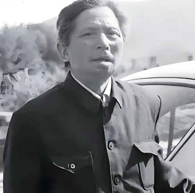 1971年，黑龙江一退伍老兵去打油，偶然瞥见油票印章上的名字，大惊失色，上面刻
