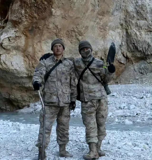 钢管都打弯了！中印边境士兵新照片，当时的战斗比我们想象得更激烈中印边境的冷兵器
