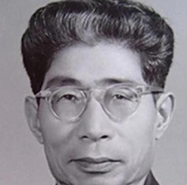 1967年，许世友到北京开会，一开国上将笑着和他打招呼，他理都不理，对方只能尴尬离开，就在其转身时，