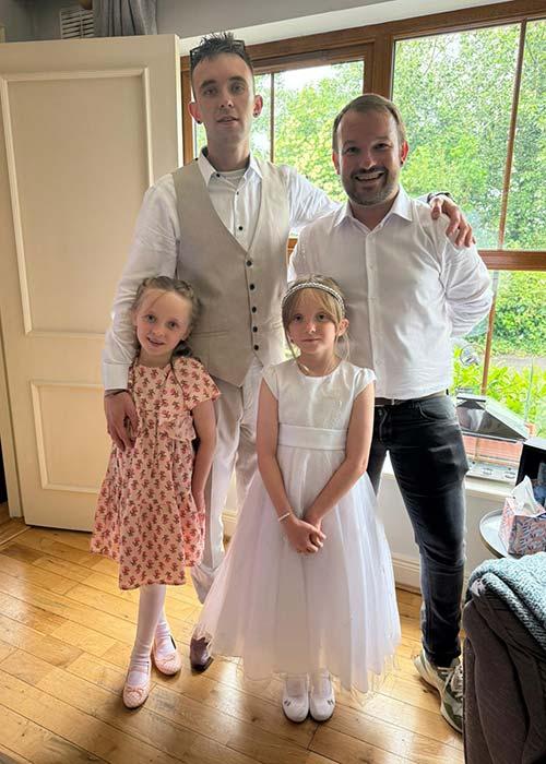 这张照片中的四个人的诡异关系:暴露西方恐怖的社会现实!这是爱尔兰凯里郡基拉尼的一