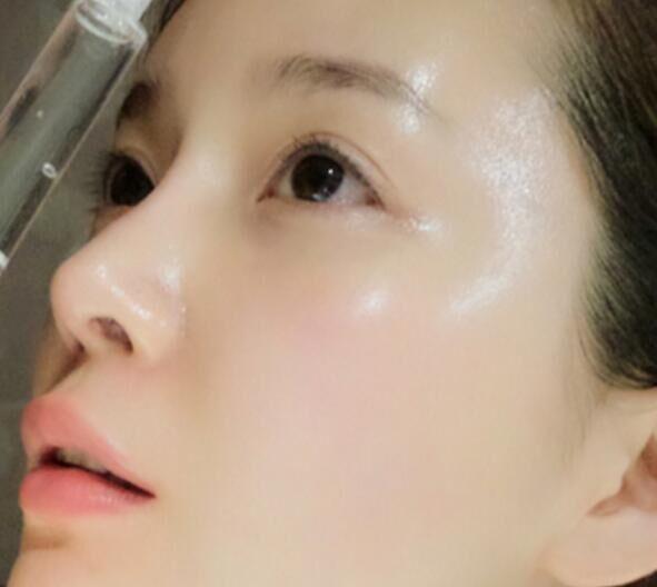 要想不显老, 女人想要拥有弹力的肌肤, 记得多吃身边的这些食物