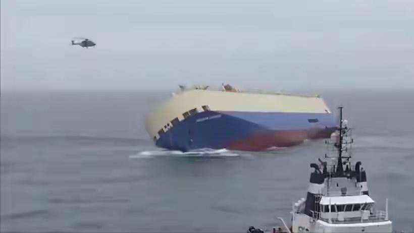 世界上的两个大国都让人极度失望，并且10分恐惧。一个打家门口的乌克兰，眼看着就