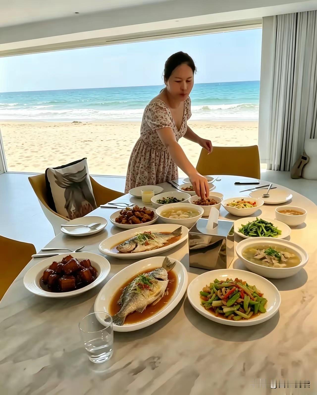 关于汪家的小杨保姆我觉得她哪哪都好只有一点很膈应汪家的小杨阿姨又出来直