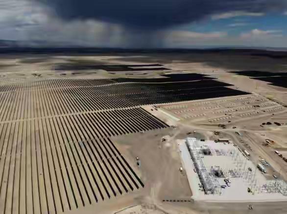 炸锅！中方拟限售光伏设备，美国光伏梦彻底碎了？真相太解气！家人们！英媒刚刚