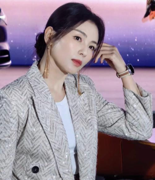 刘涛老钱风更是妈咪级别老钱风天花板说的就是刘涛吧！低调不张扬，高级不刻意，鎏金