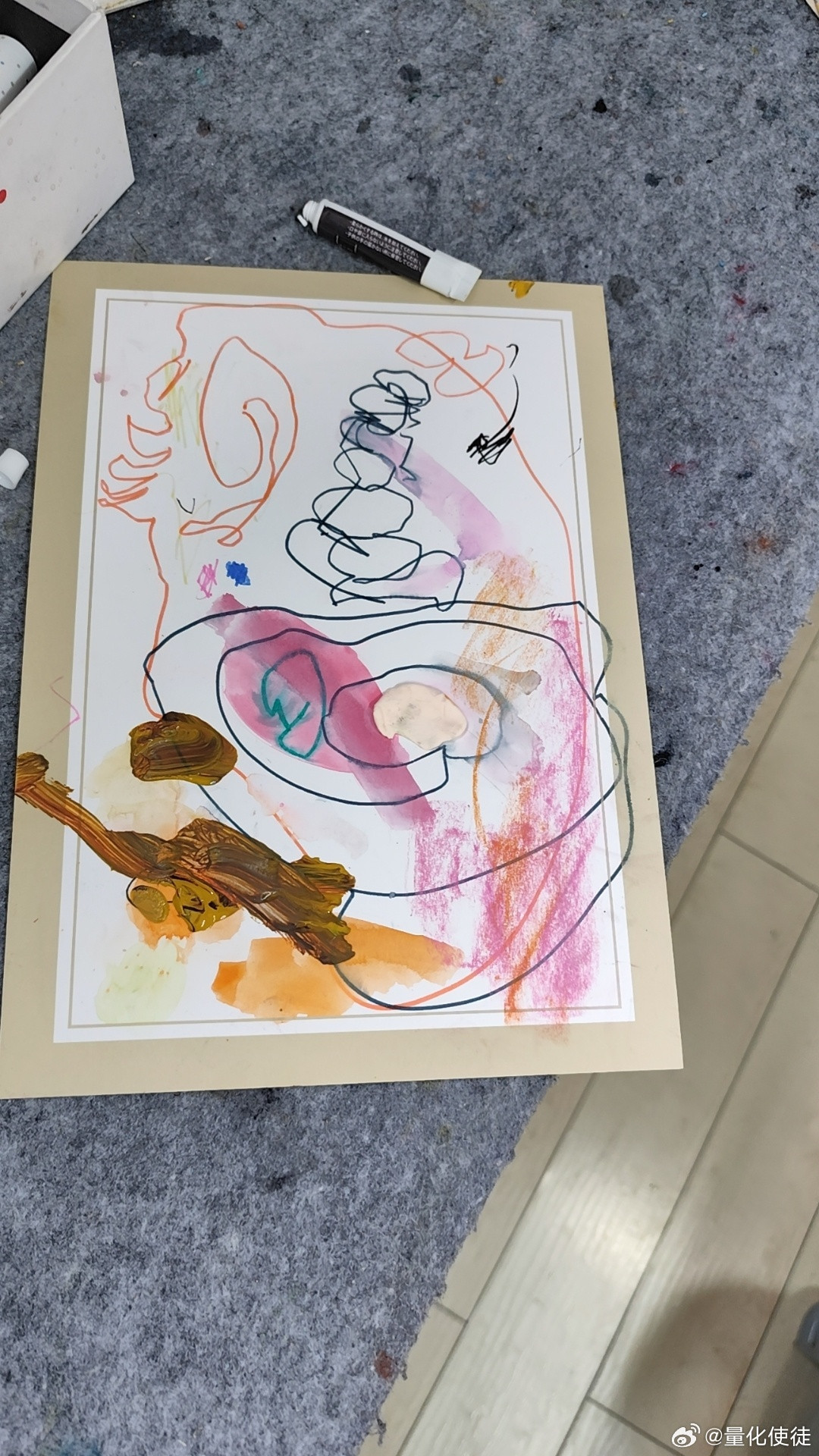 看到一个扎心的段子：说如果你发现身边的人，收入挺高的，但不旅游不购物不逛街，吃穿