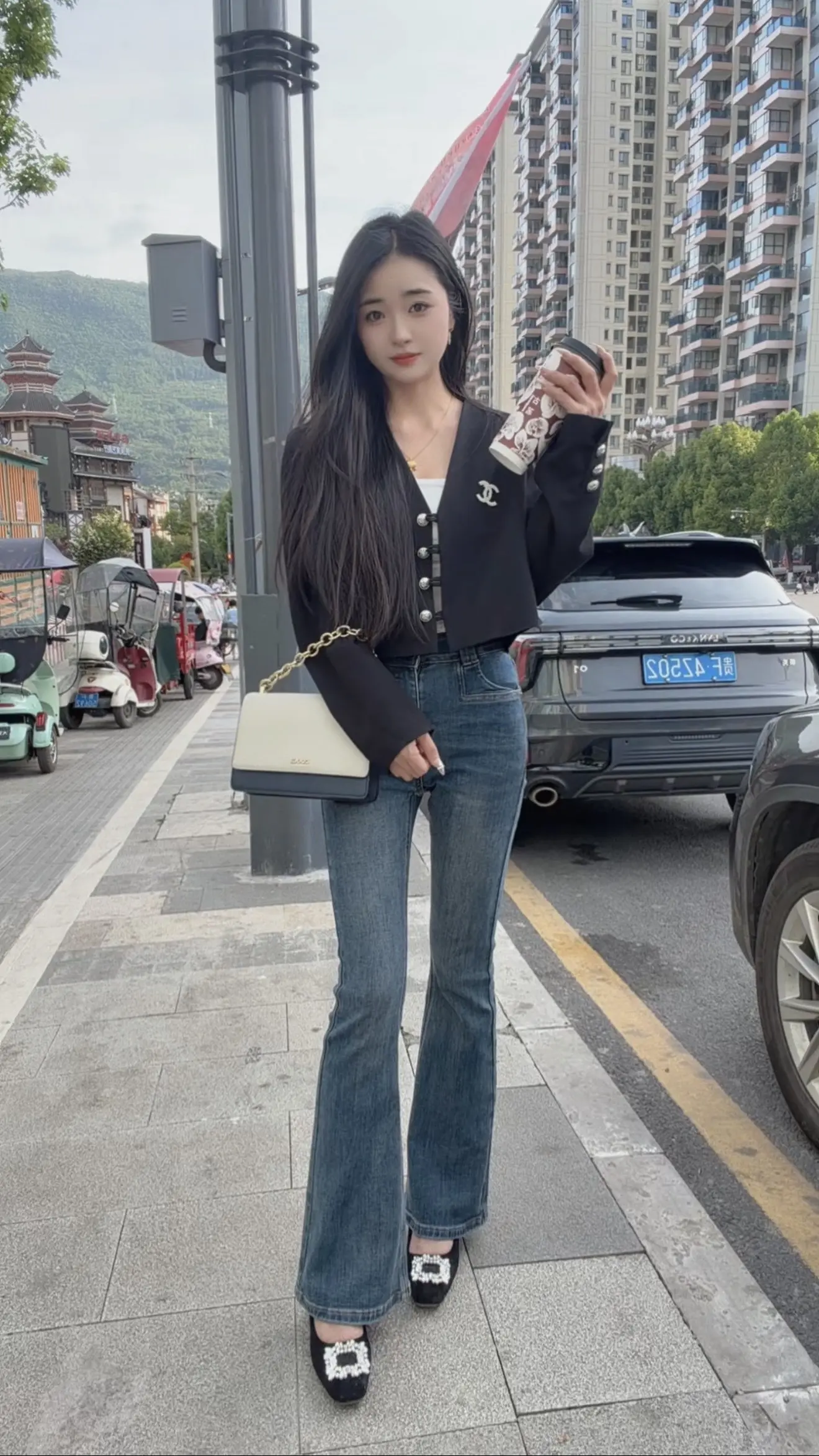 广场喝奶茶🥤