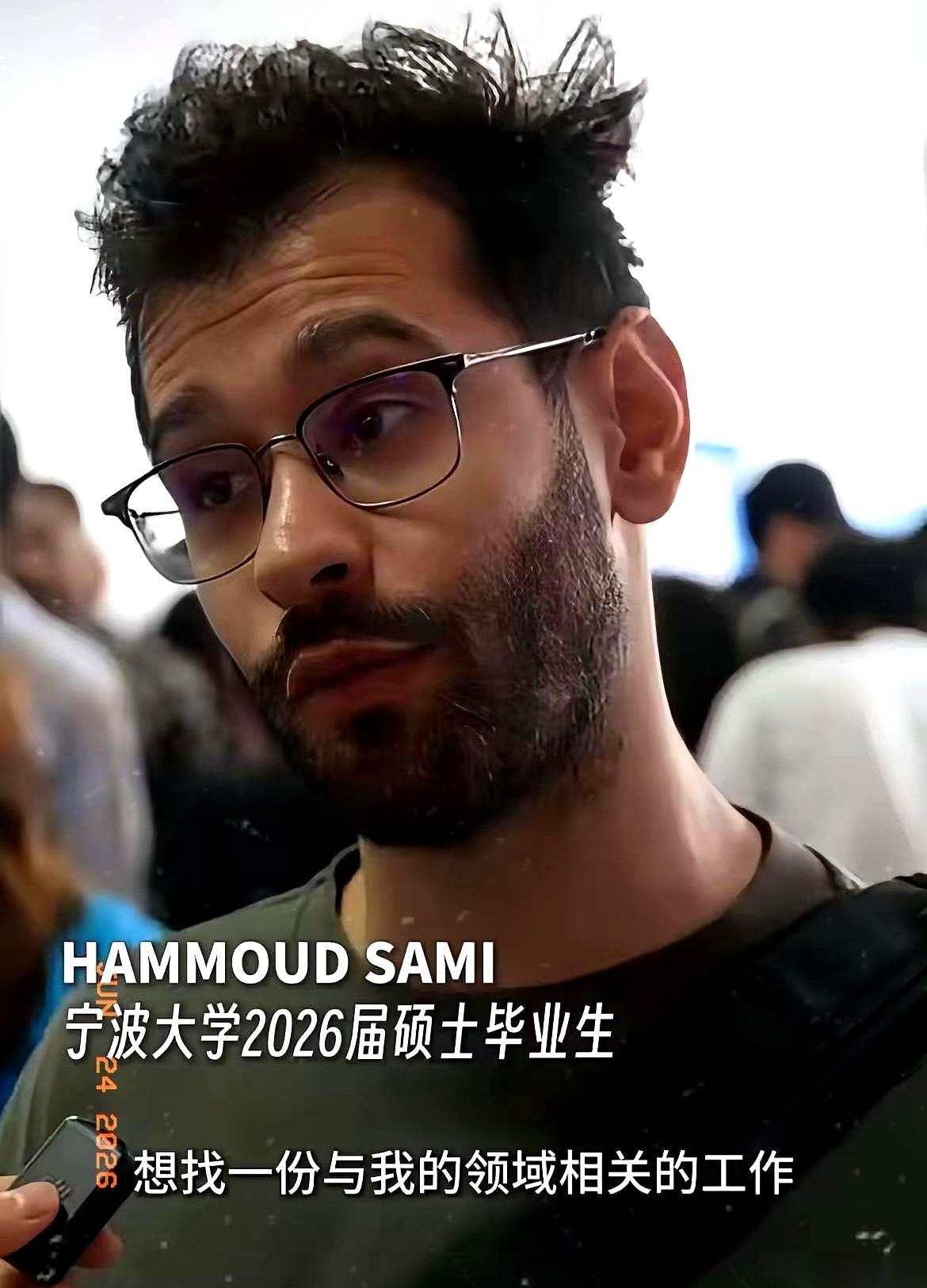 “滚出中国，去建设你自己的国家。”谁能想到，这句火药味十足的话，竟然砸向了一群