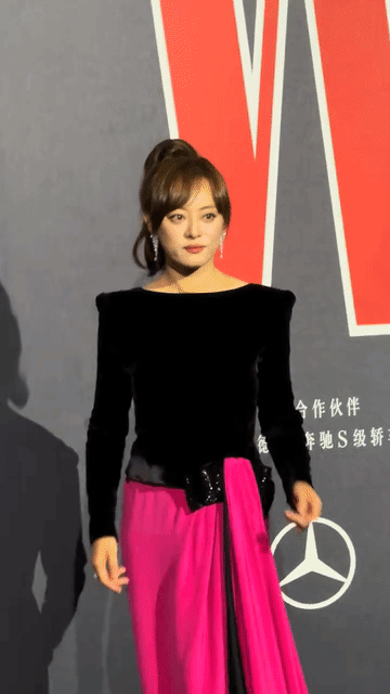 孙俪和马伊琍在W时尚盛典上依旧发挥稳定，一贯的“精致土”，在一堆时髦优雅的明星中